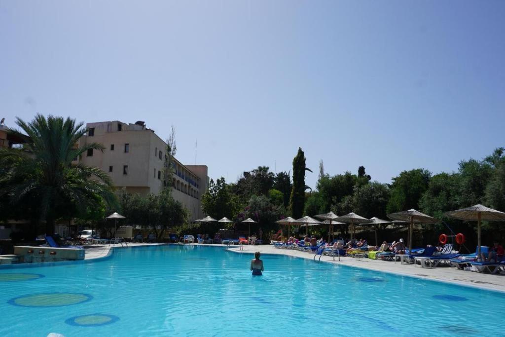 Alex'S Vacation Suite - 100M From The Beach - 6 Guests Paphos ภายนอก รูปภาพ