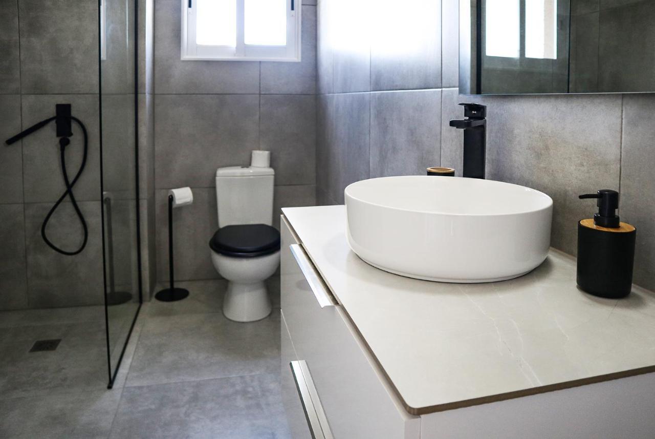 Alex'S Vacation Suite - 100M From The Beach - 6 Guests Paphos ภายนอก รูปภาพ