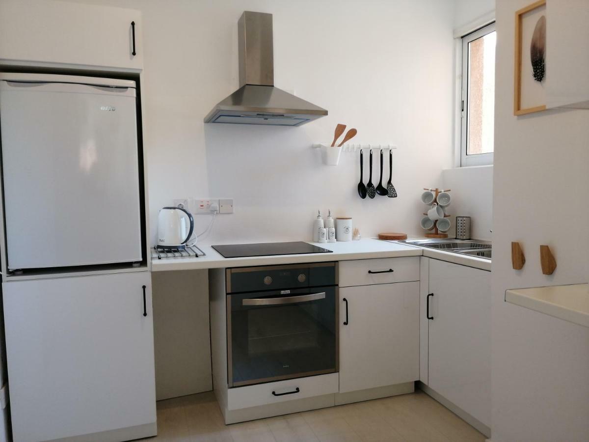 Alex'S Vacation Suite - 100M From The Beach - 6 Guests Paphos ภายนอก รูปภาพ