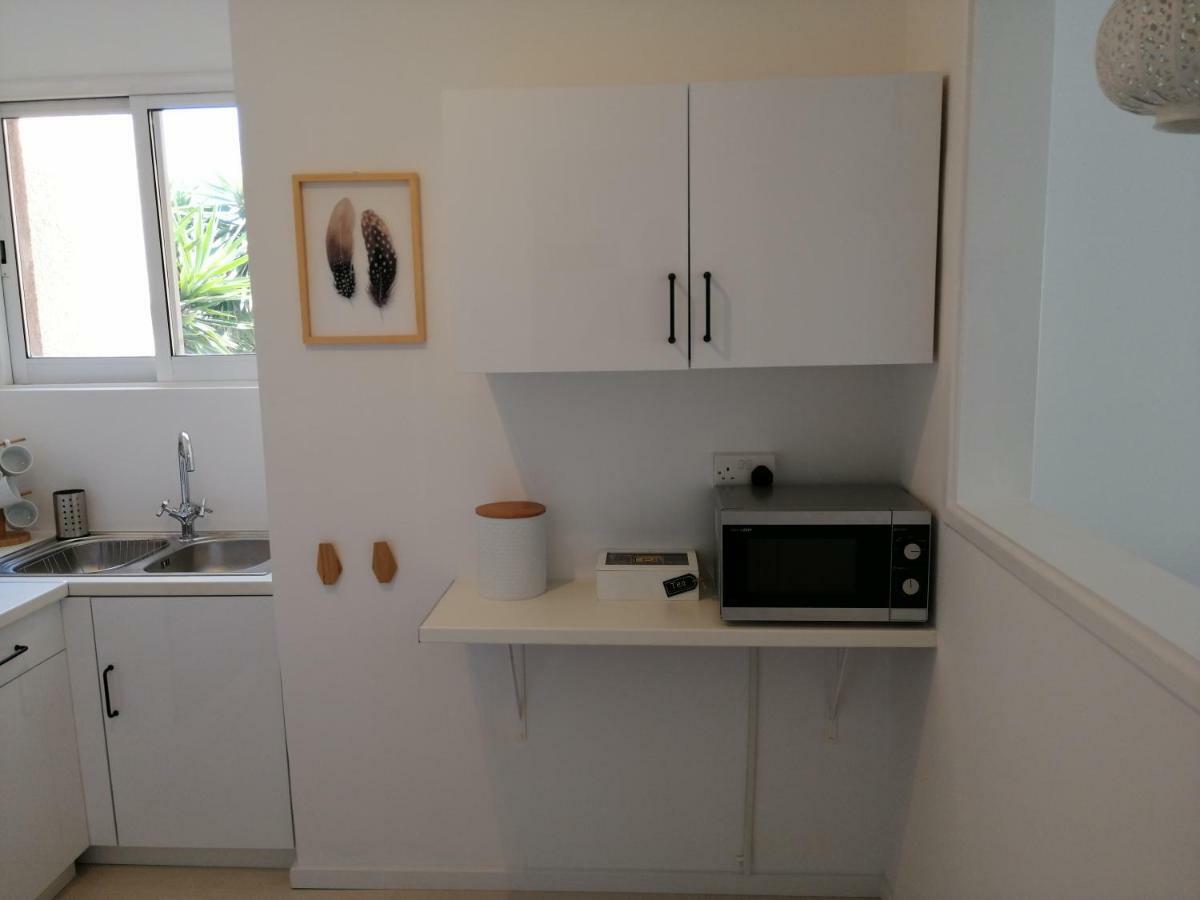 Alex'S Vacation Suite - 100M From The Beach - 6 Guests Paphos ภายนอก รูปภาพ